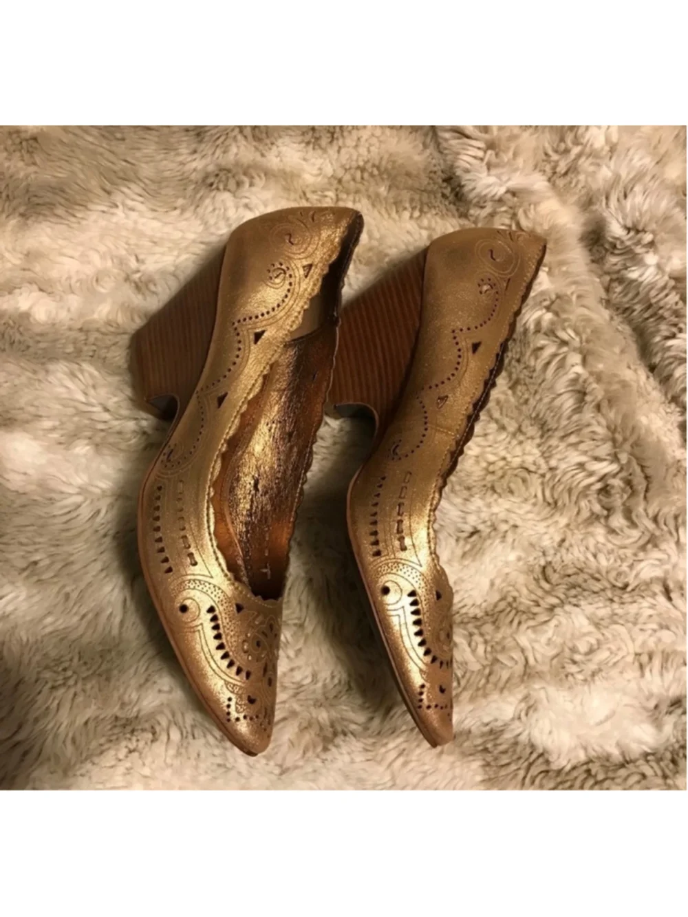Luna Rosa Gold Metallic Laser Cut Pointed Toe Wedge Size 10 Boho Comfort